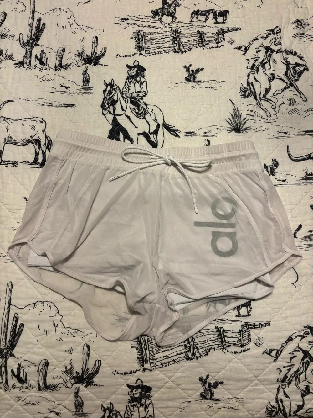 ALO Yoga White Women's Athletic Running Shorts